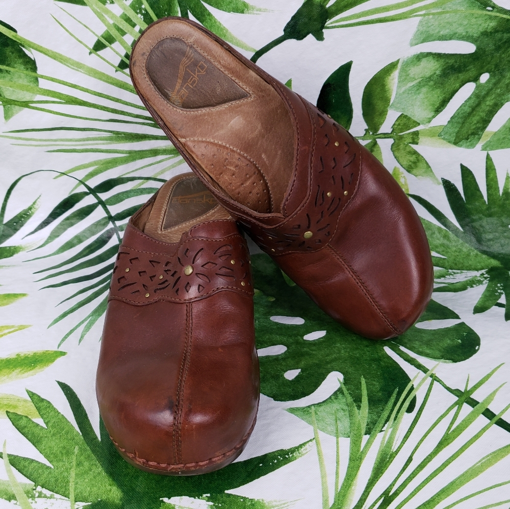 221baa Dansko Leather Clogs Decorative Cutouts ba…
